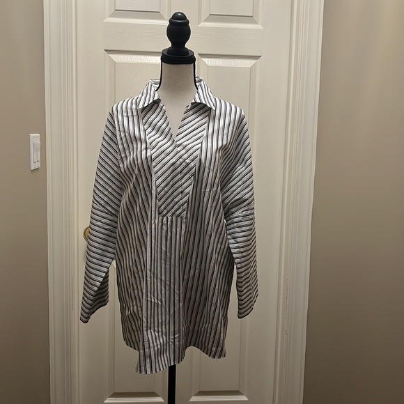 Chicos size 3 soft stretchy shirt. Lightweight. Summer ready - Picture 4 of 5